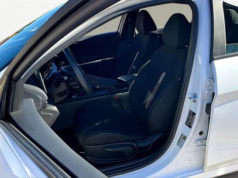 Certified 2025 Hyundai Elantra Sport image 25