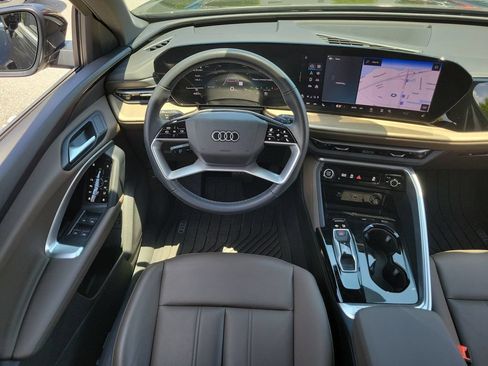 Used 2025 Audi Q5 Premium w/ Convenience Package AWD/4WD image 9