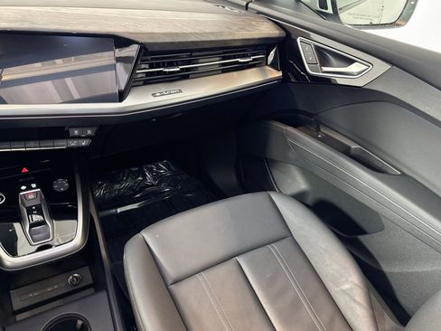 Used 2024 Audi Q4 e-tron Premium Plus image 22