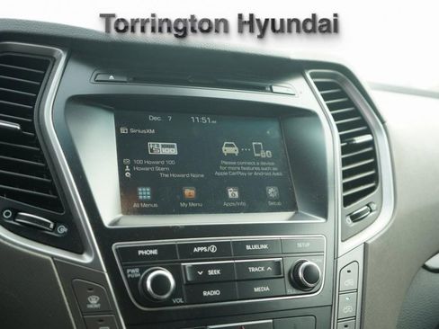 Used 2017 Hyundai Santa Fe SE image 16