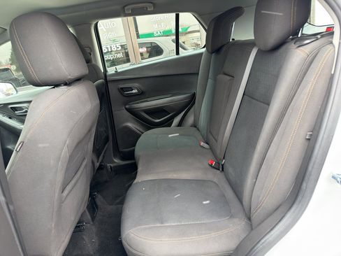Used 2018 Chevrolet Trax LS AWD/4WD image 14