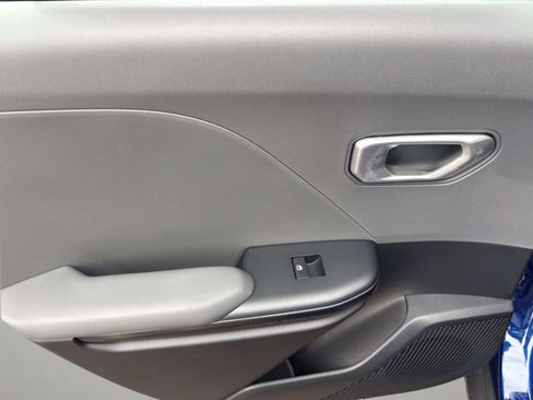 New 2025 Kia K4 LXS image 17