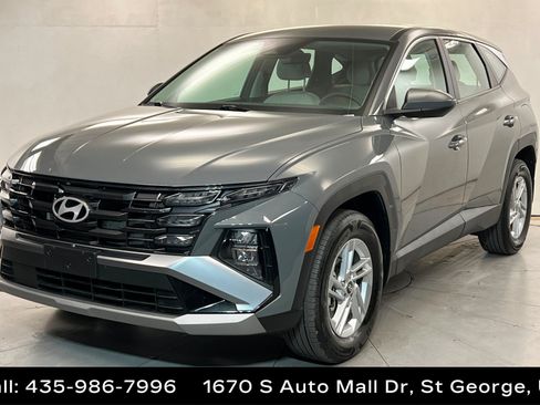 Used 2025 Hyundai Tucson SE AWD/4WD image 1
