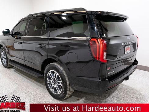 Used 2025 Ford Expedition Active image 3