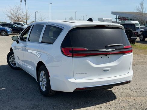 New 2026 Chrysler Pacifica Select FWD image 9