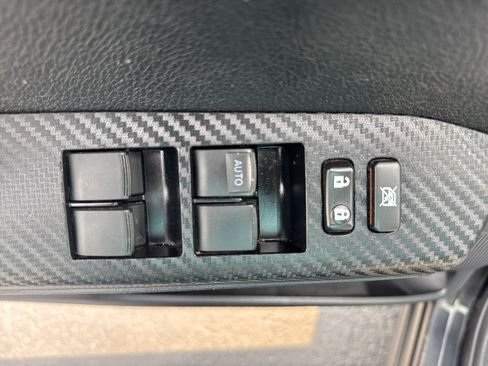 Used 2013 Toyota RAV4 XLE AWD/4WD image 9