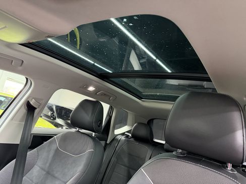 Used 2023 Volkswagen Taos SE w/ Panoramic Sunroof Package image 26