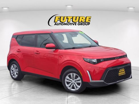 Used 2024 Kia Soul LX FWD image 1
