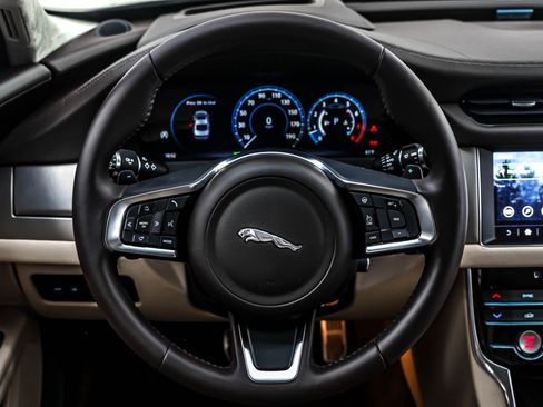 Used 2020 Jaguar XF Prestige image 17