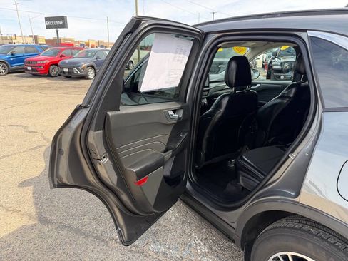 Used 2024 Ford Escape SE w/ Class II Trailer Tow Package FWD image 34