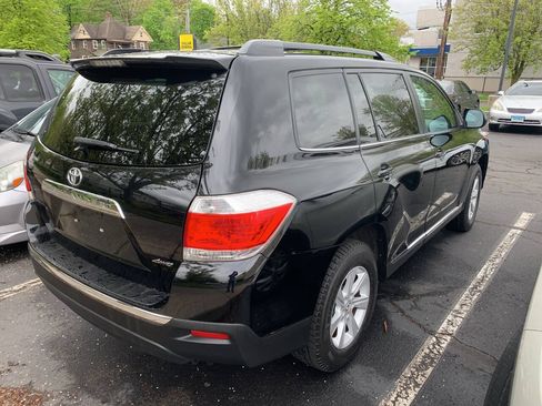 Used 2013 Toyota Highlander Plus AWD/4WD image 3