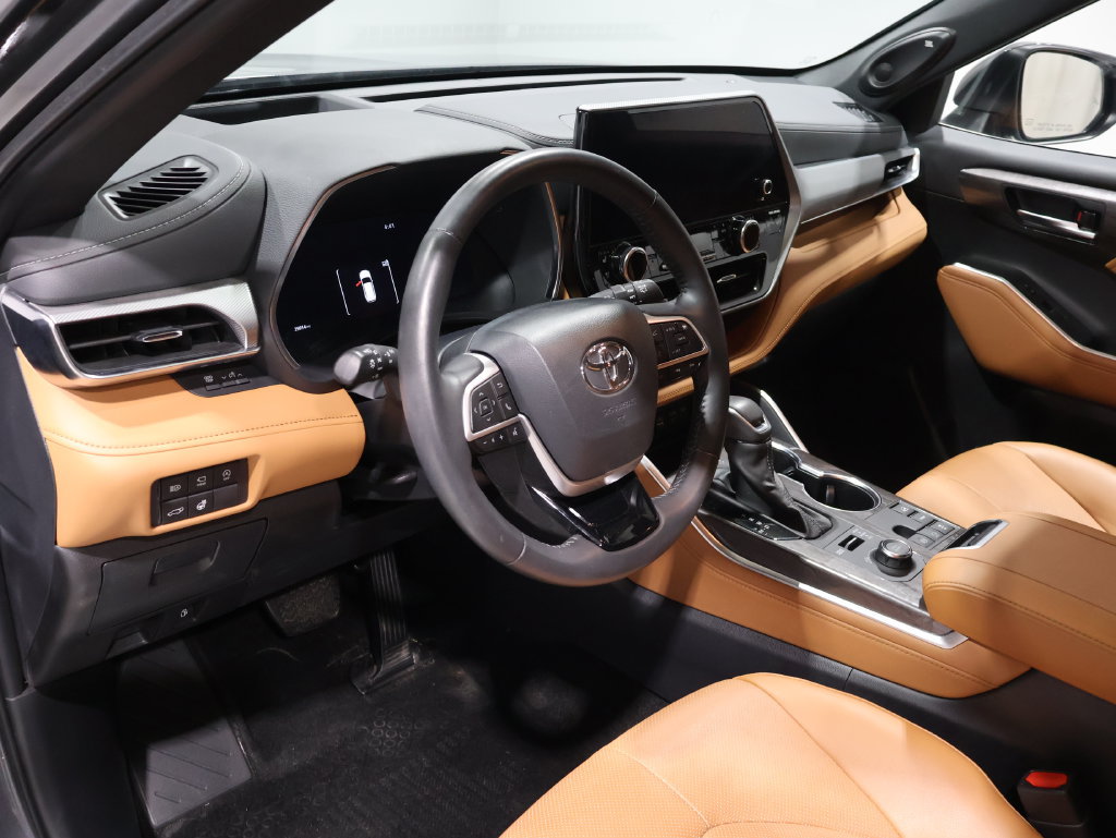Used 2024 Toyota Highlander Platinum AWD/4WD image 14