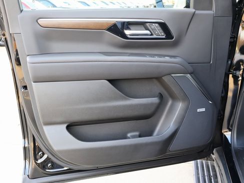 New 2025 Chevrolet Suburban High Country image 12