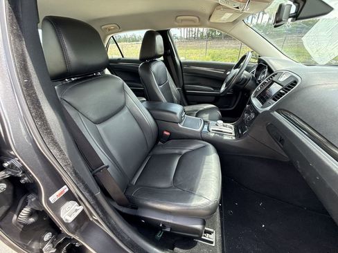 Used 2019 Chrysler 300 Touring L w/ Quick Order Package 22F RWD image 16