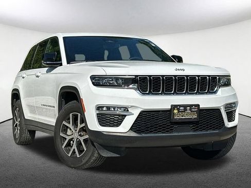 Used 2024 Jeep Grand Cherokee Limited AWD/4WD image 2