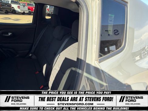 Used 2022 Jeep Renegade Latitude w/ Convenience Group AWD/4WD image 34