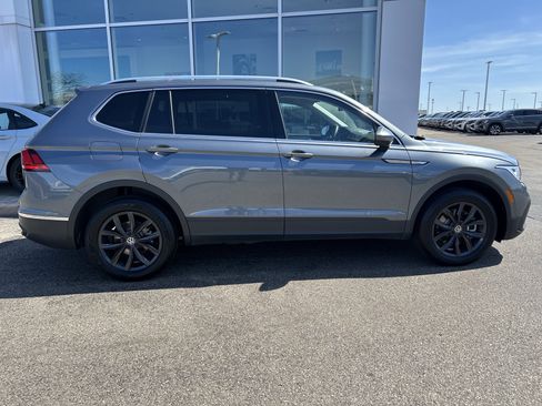 Certified 2024 Volkswagen Tiguan SE image 8