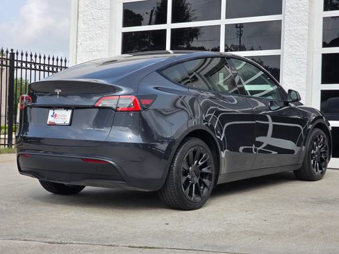 Used 2024 Tesla Model Y Long Range AWD/4WD image 4