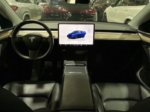 Used 2023 Tesla Model Y Performance image 2