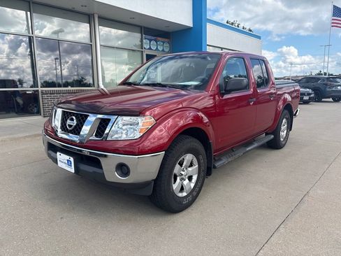Used 2011 Nissan Frontier SV AWD/4WD image 1