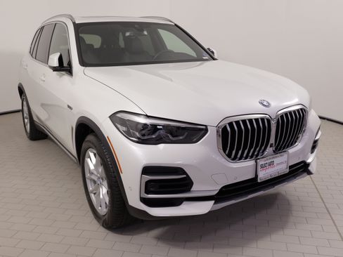 Used 2022 BMW X5 xDrive45e w/ Parking Assistance Package AWD/4WD image 7