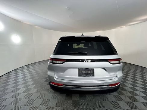 New 2025 Jeep Grand Cherokee Laredo w/ Luxury Tech Group I image 8