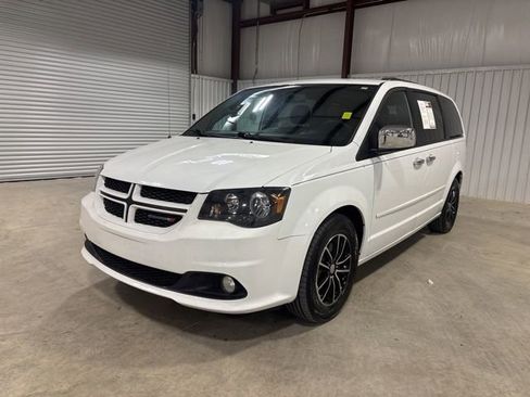 Used 2017 Dodge Grand Caravan GT image 4