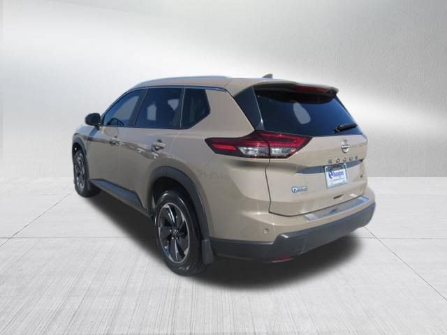 Used 2024 Nissan Rogue SV w/ SV Premium Package FWD image 5
