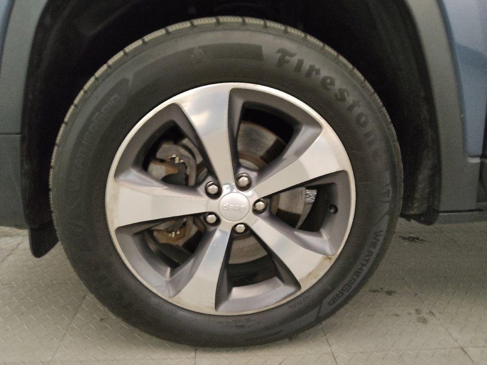 Used 2019 Jeep Cherokee Limited w/ Trailer Tow Group AWD/4WD image 31