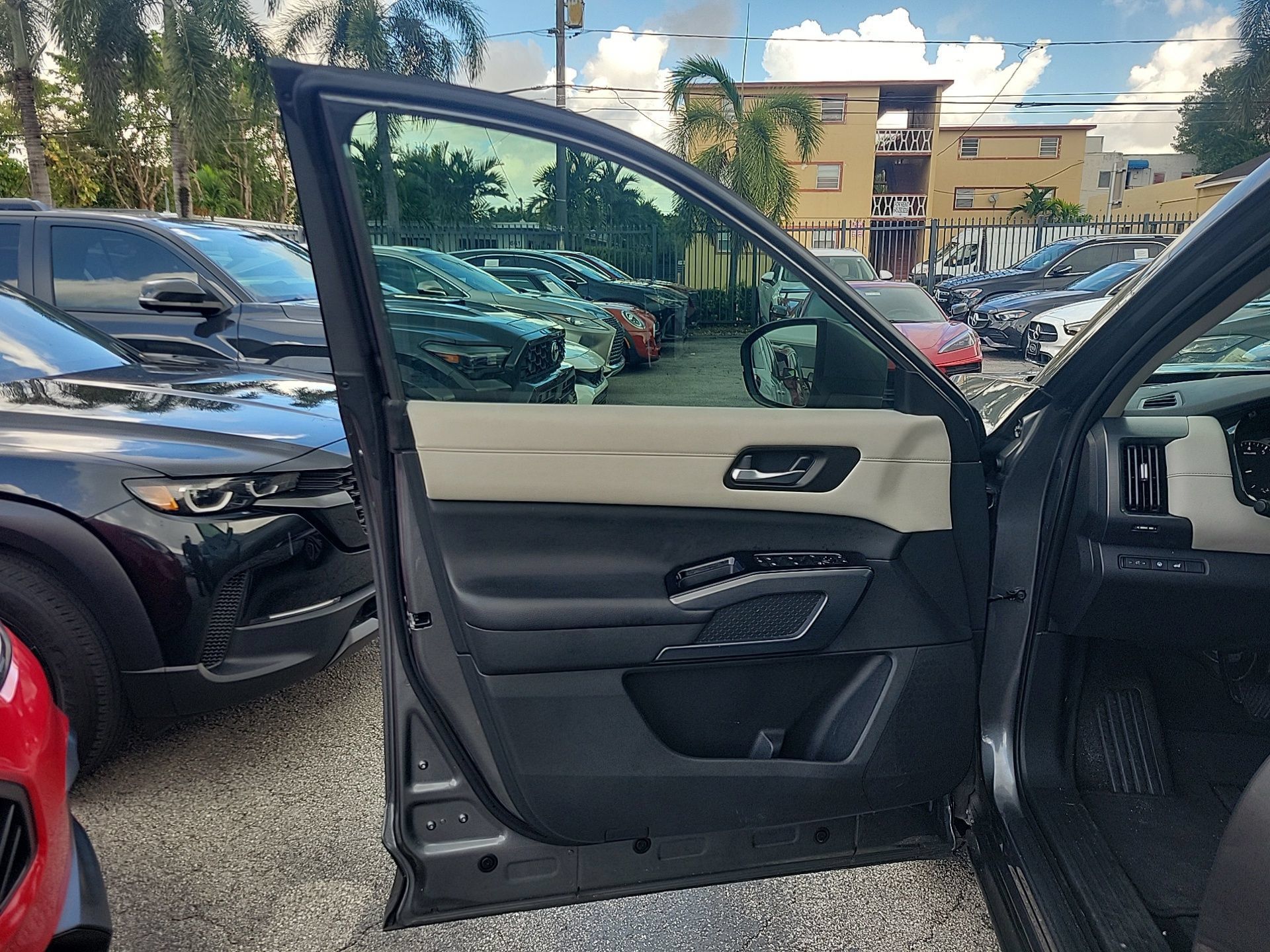 Used 2024 Nissan Pathfinder SL FWD image 19