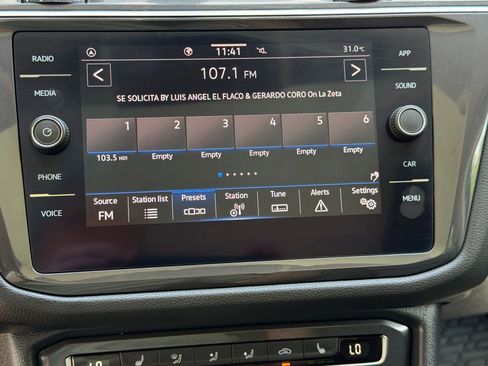 Used 2021 Volkswagen Tiguan SE w/ Panoramic Sunroof Package FWD image 19