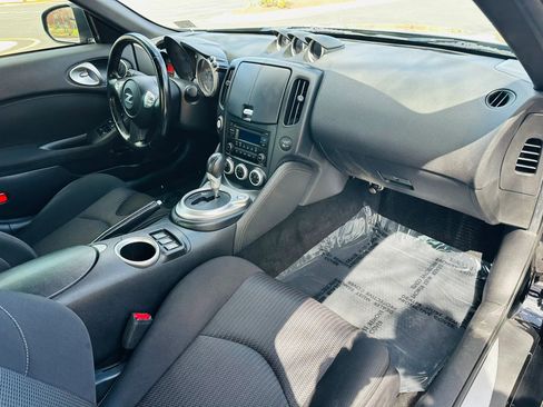 Used 2016 Nissan 370Z Coupe RWD image 10