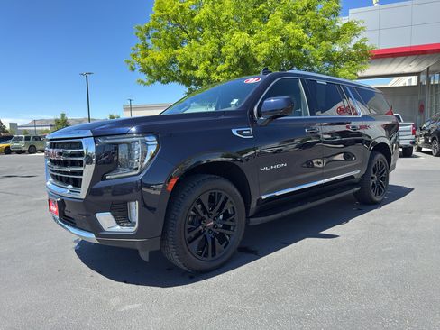 Used 2023 GMC Yukon XL SLT AWD/4WD image 5