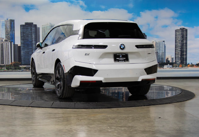 Used 2023 BMW iX xDrive50 w/ Premium Package AWD/4WD image 7