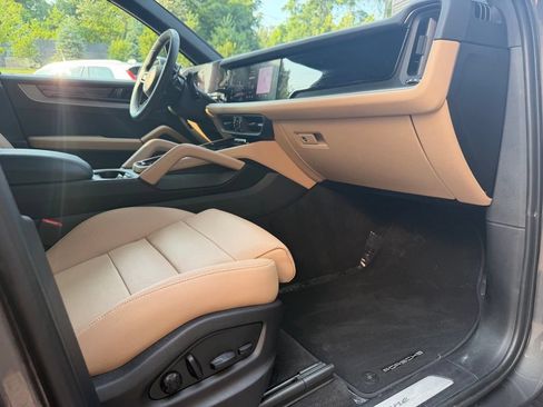 Certified 2026 Porsche Cayenne AWD/4WD image 20