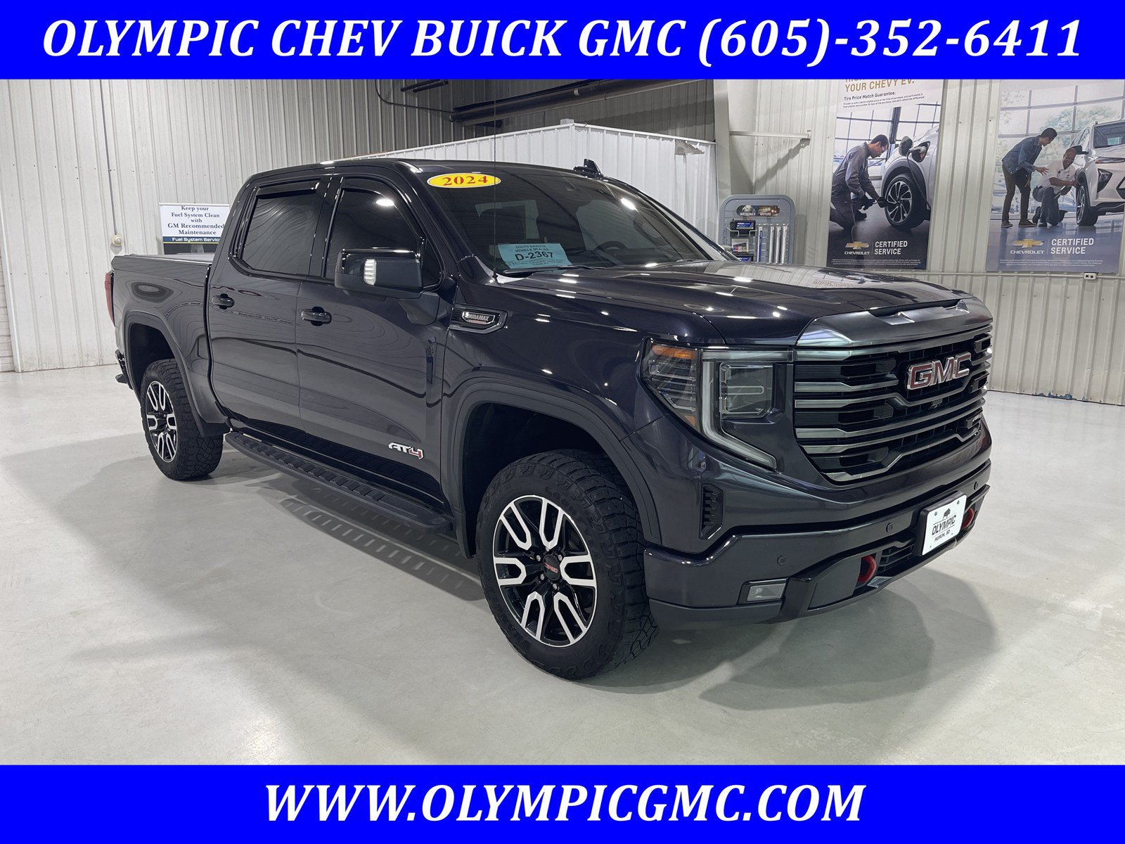 Used 2024 GMC Sierra 1500 AT4 w/ Technology Package AWD/4WD image 1