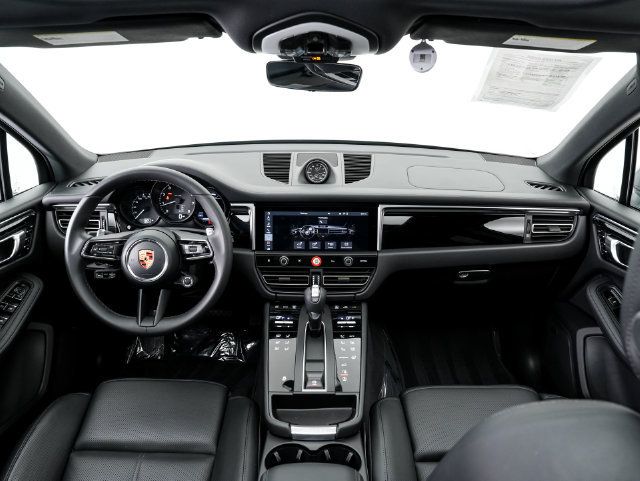 Certified 2026 Porsche Macan AWD/4WD image 23