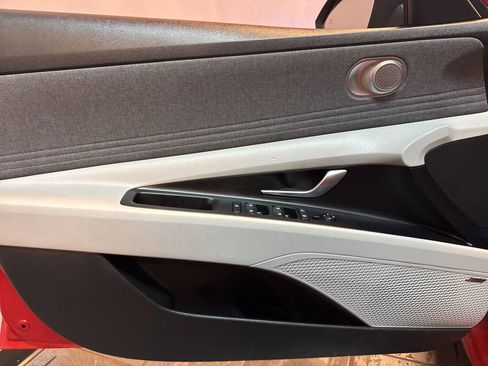 Used 2021 Hyundai Elantra Limited image 21