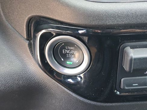 Used 2025 GMC Sierra 1500 SLT image 24