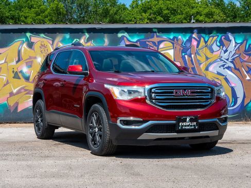 Used 2019 GMC Acadia SLT w/ LPO, Cargo Package FWD image 2
