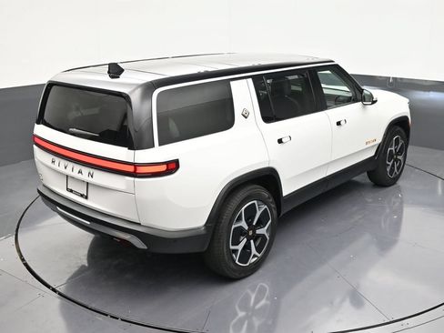 Used 2024 Rivian R1S Adventure AWD/4WD image 17