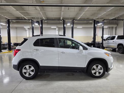 Used 2017 Chevrolet Trax LT w/ LT Convenience Package image 8