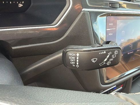 Used 2022 Volkswagen Tiguan SE image 29