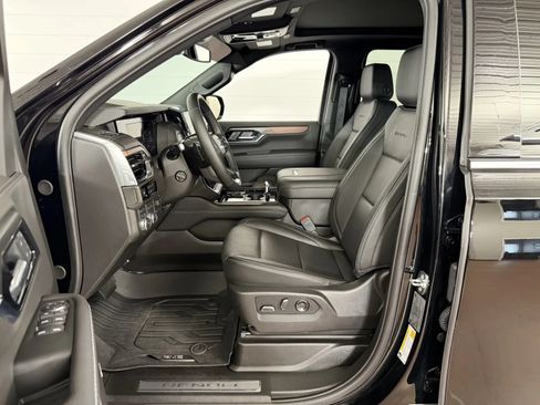 Used 2026 GMC Yukon XL Denali w/ Sun & Power Step Package AWD/4WD image 12