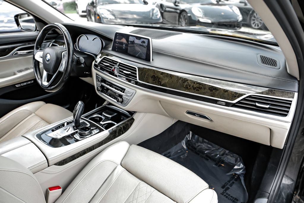 Used 2018 BMW 740i RWD image 10
