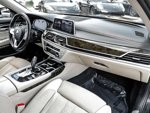 Used 2018 BMW 740i RWD image 10
