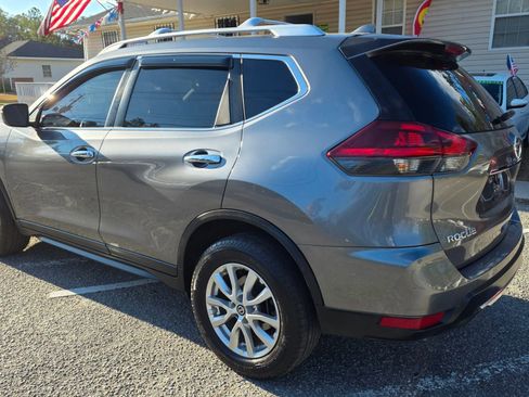 Used 2018 Nissan Rogue SV image 6