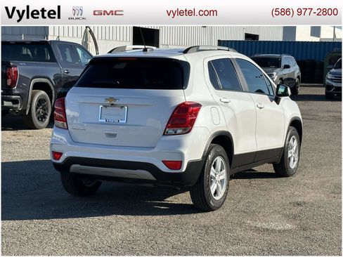 Certified 2022 Chevrolet Trax LT w/ LT Convenience Package image 3