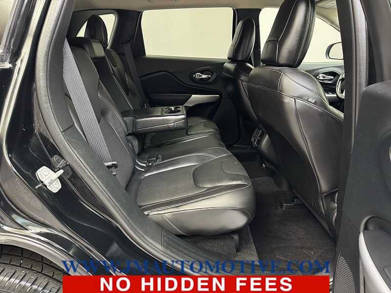 Used 2018 Jeep Cherokee Latitude Plus AWD/4WD image 17