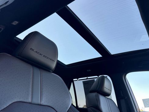 Used 2025 Honda Pilot Black Edition image 17